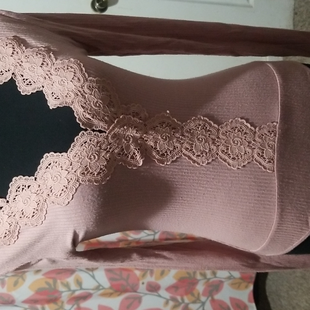 Long sleeve body suit .